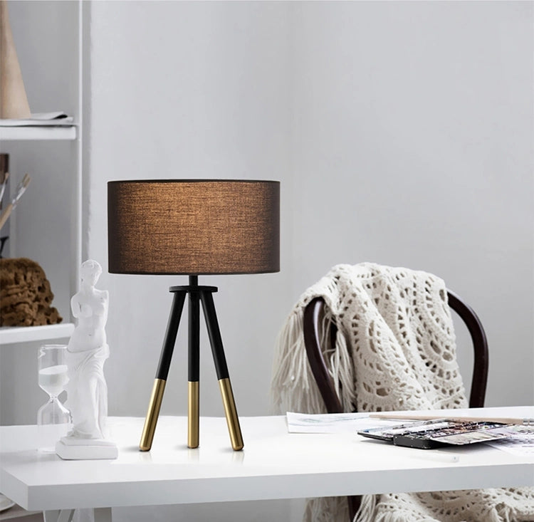 Black tripod table lamp