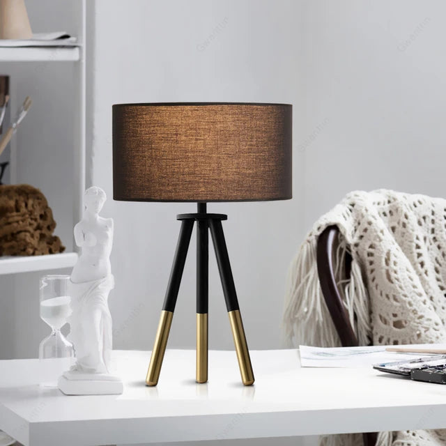 Black tripod table lamp