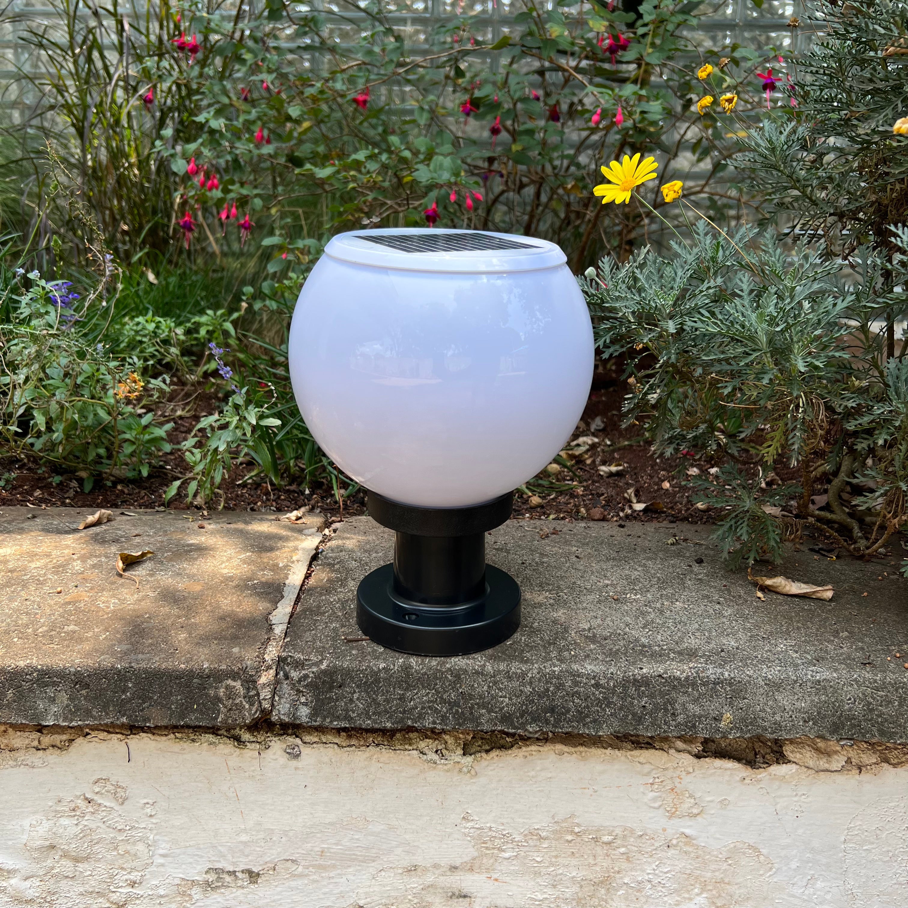 Ac/DC Globe Pillar light SOLAR