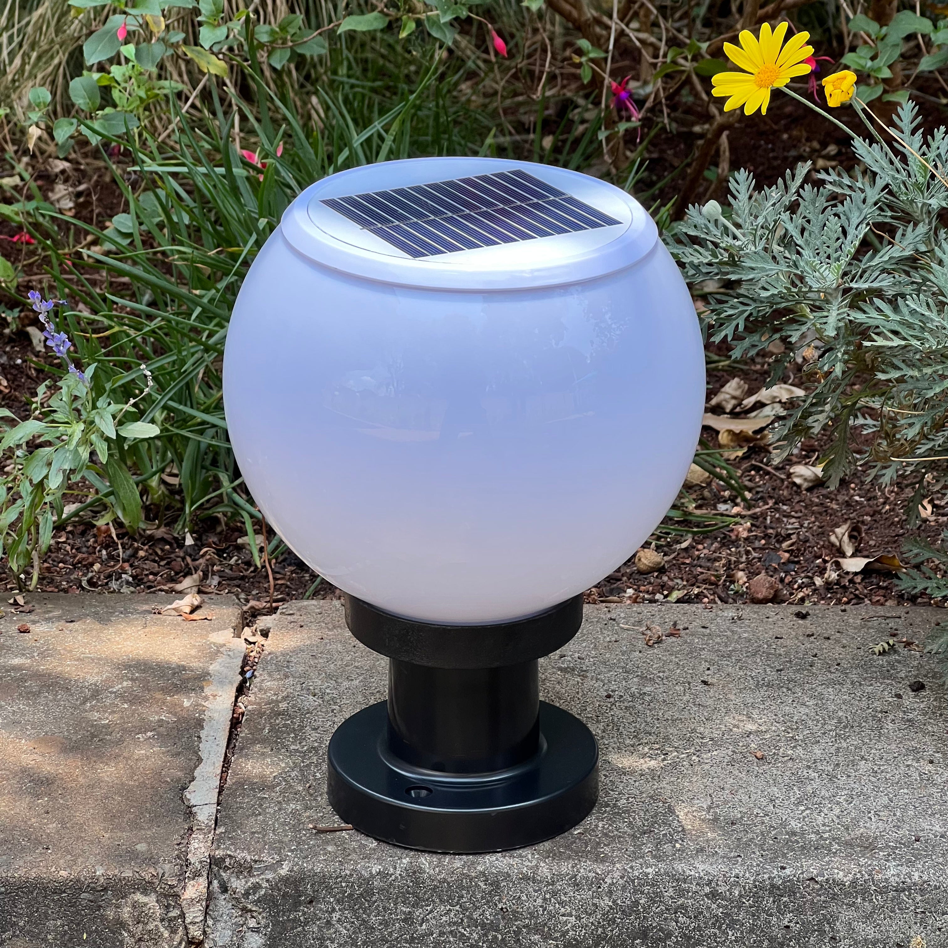 Ac/DC Globe Pillar light SOLAR