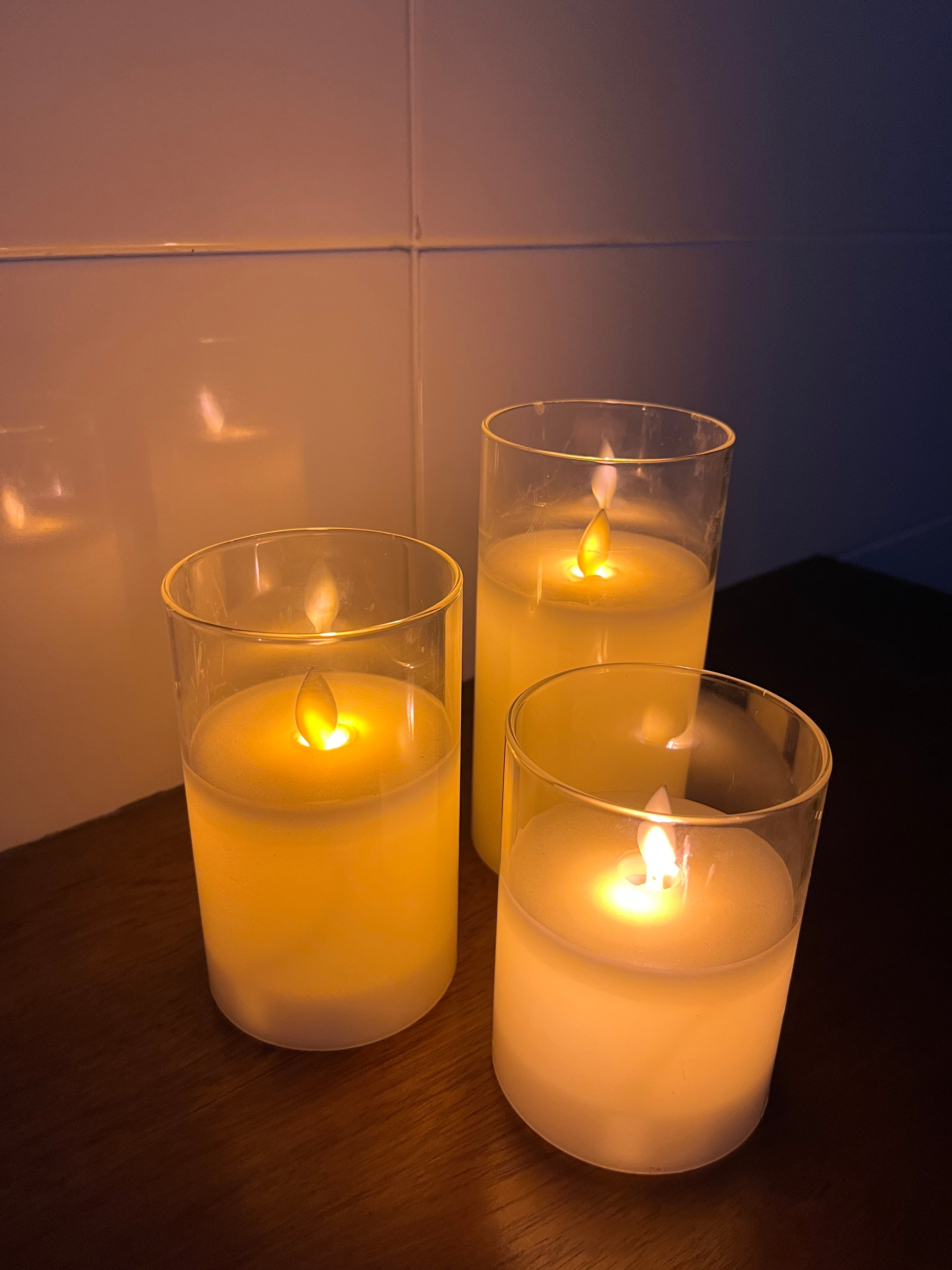 Pack of 3 Realistic Candles With Glass Clear Glass